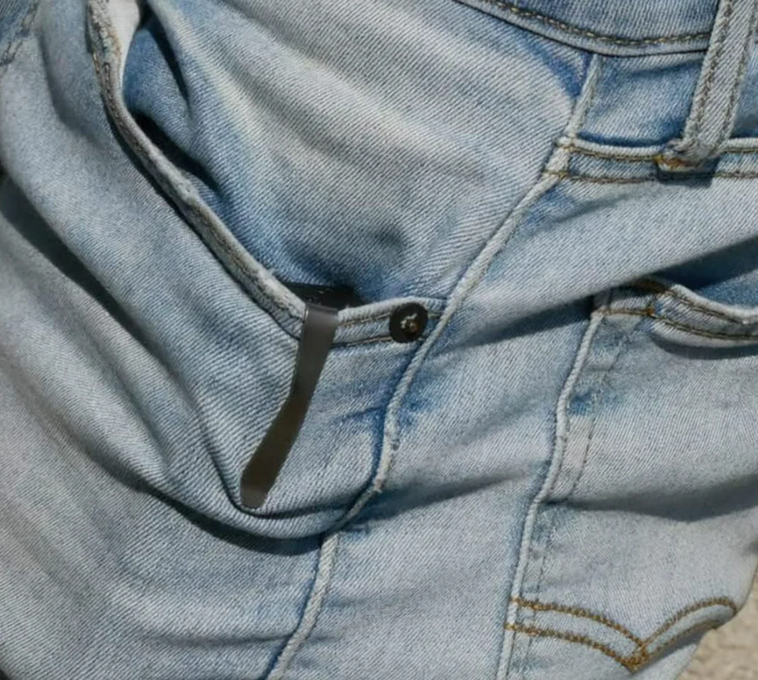 Universal Magnetic Pocket Clip For Gun Magazines (1 Piece) - Image 4